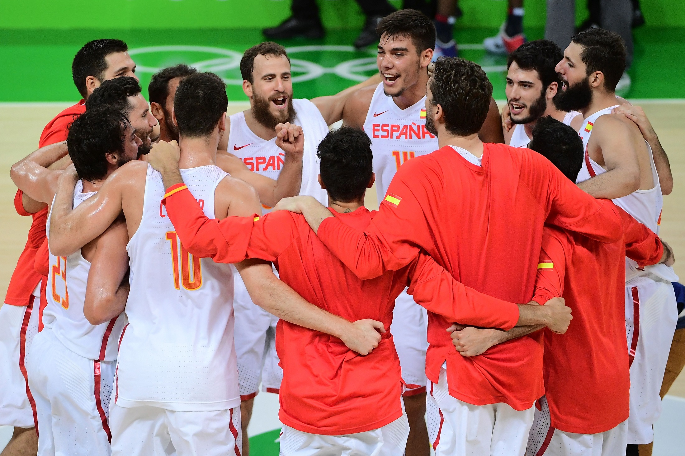 Spain's point guard Sergio Rodriguez (Rear L) and Spain's centre Willy Hernangomez (Rear R) and teammates celebrate after defating France during a Men's quarterfinal basketball match between Spain and France at the Carioca Arena 1 in Rio de Janeiro on August 17, 2016 during the Rio 2016 Olympic Games. / AFP / EMMANUEL DUNAND (Photo credit should read EMMANUEL DUNAND/AFP/Getty Images)